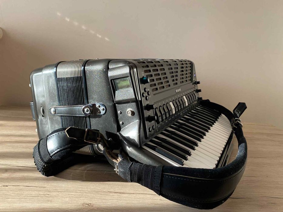 Roland Fr 7 akordeon cyfrowy