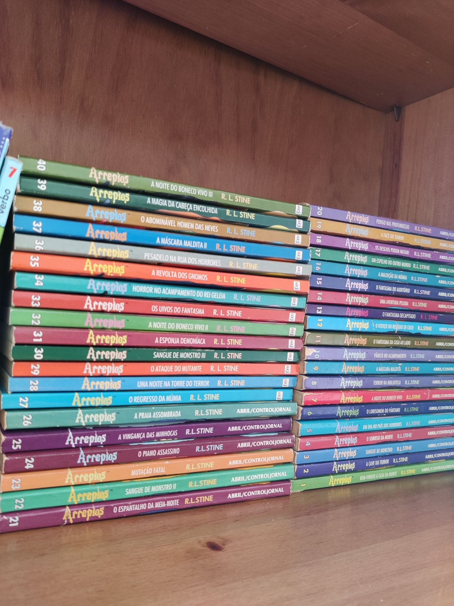 ARREPIOS - 40 livros (coleção completa)