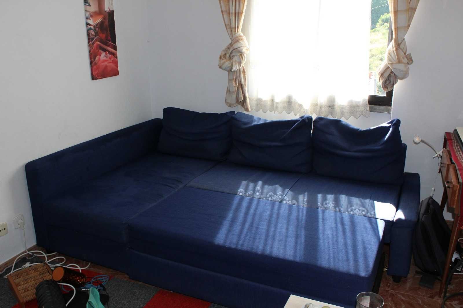 Sofá-cama com arrumação, IKEA.