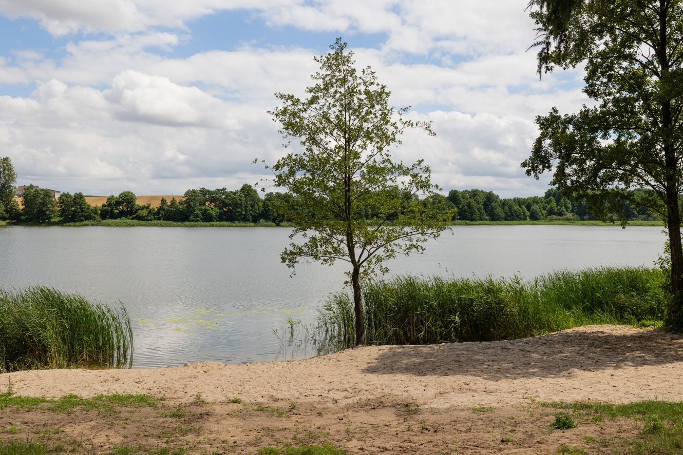 Działka nad jeziorem