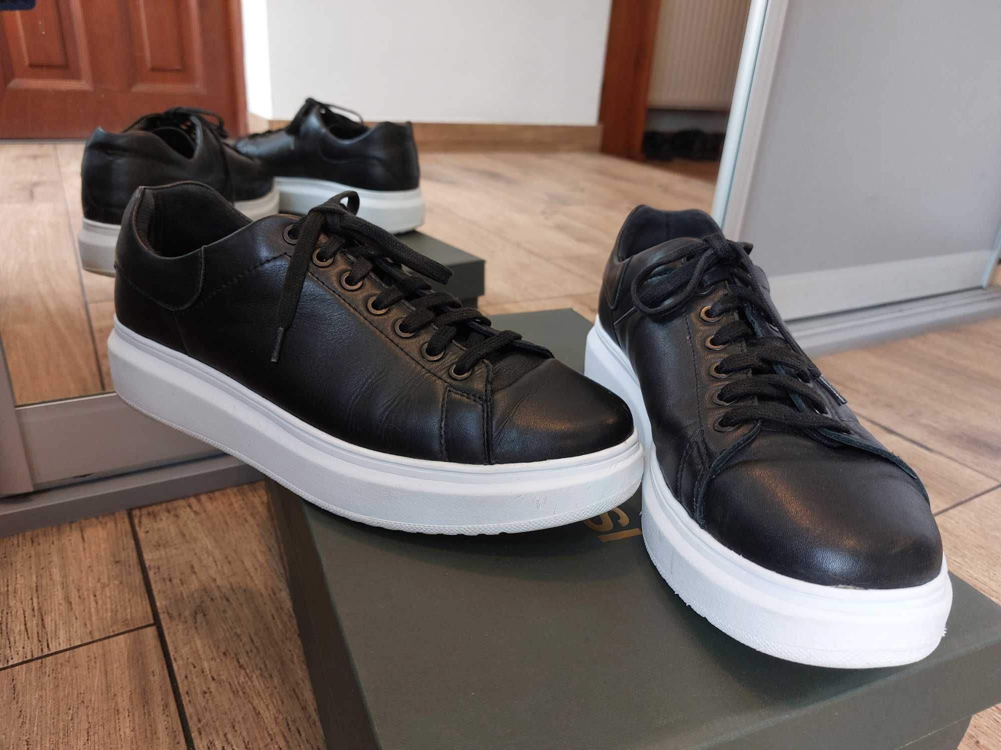 Czarno-białe skórzane buty sportowe, 42