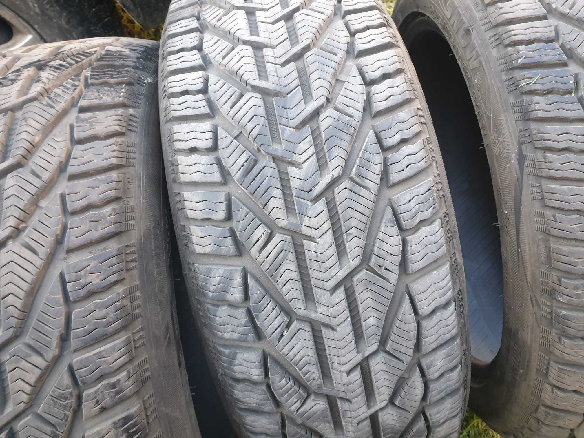 Opony zimowe 225/45 r18 Snow