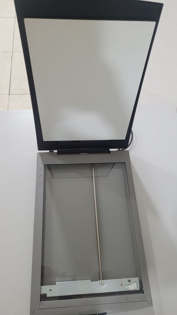 Canon CanoScan LiDE 25 - Scaner/ Digitalizador