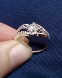 Srebrny pierścionek z cyrkoniami rozmiar 17