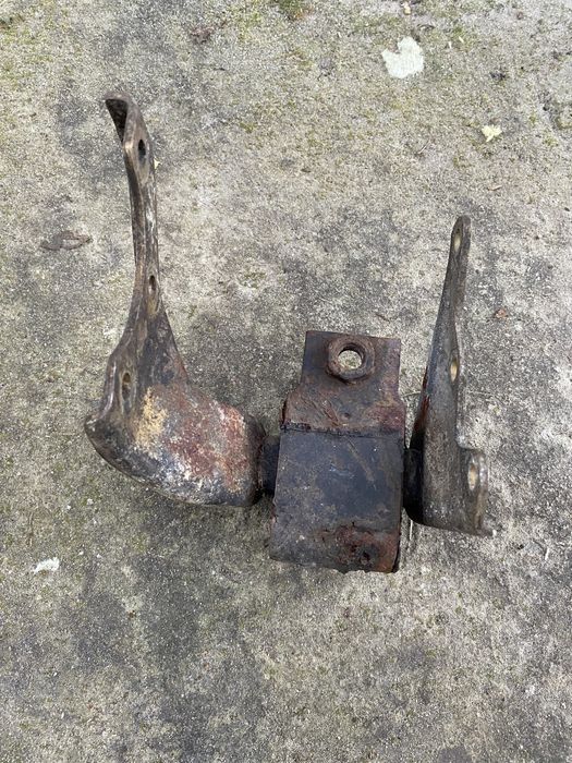 Подушка коробки передач Valkswagen Passat B3 (оригинал)