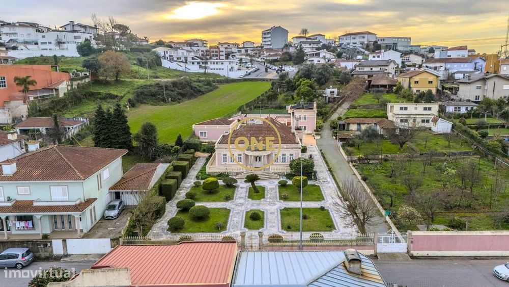 Moradia Térrea no Centro da Trofa com Piscina