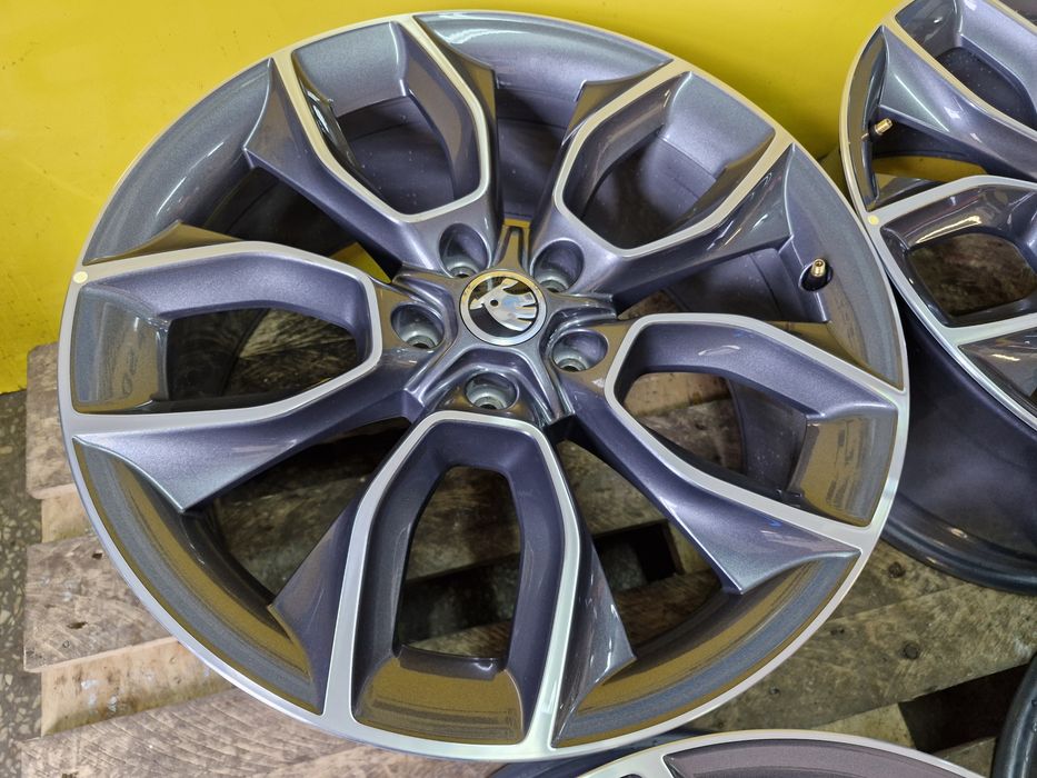 Alufelgi 5x112 19 Skoda Octavia RS Superb Kodiaq RS Karoq OE CRATER
