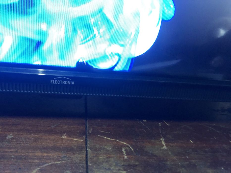 TV Eletronia LD2 32 Android - Como Nova