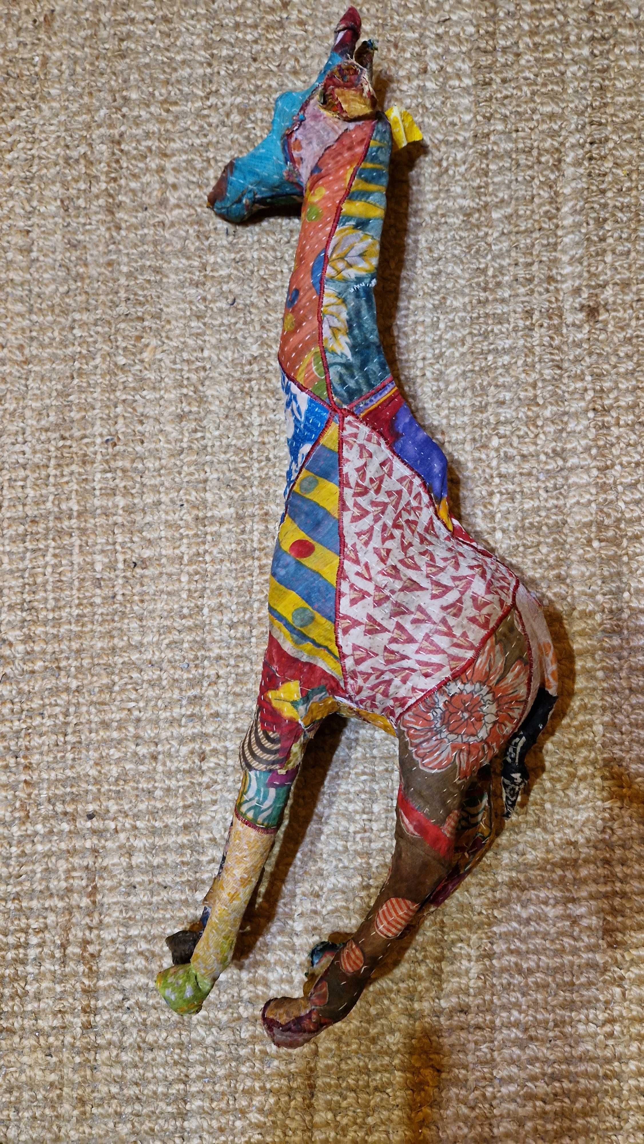 Girafa decorativa de teciso - retalhos