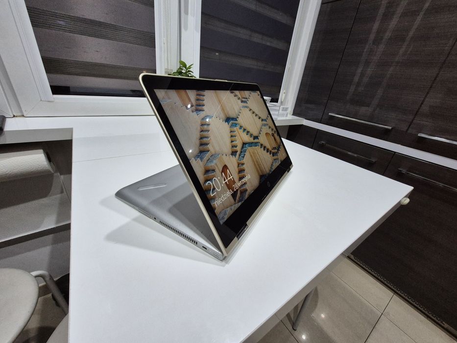 Laptop intel i5 2w1 HP Pavilion x360 convertible