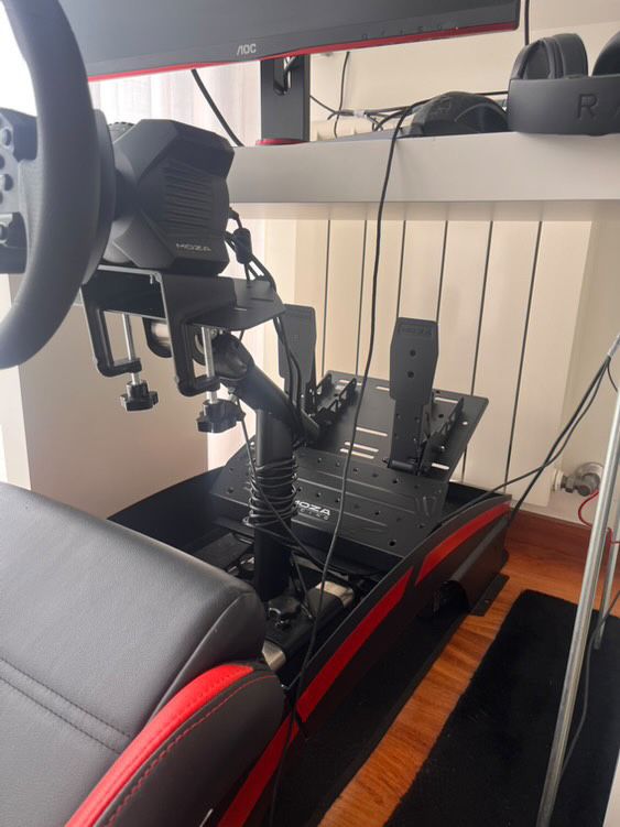 COCKPIT COMPLETO - Moza R3 + Cadeira FX1 + iRacing 1 ano