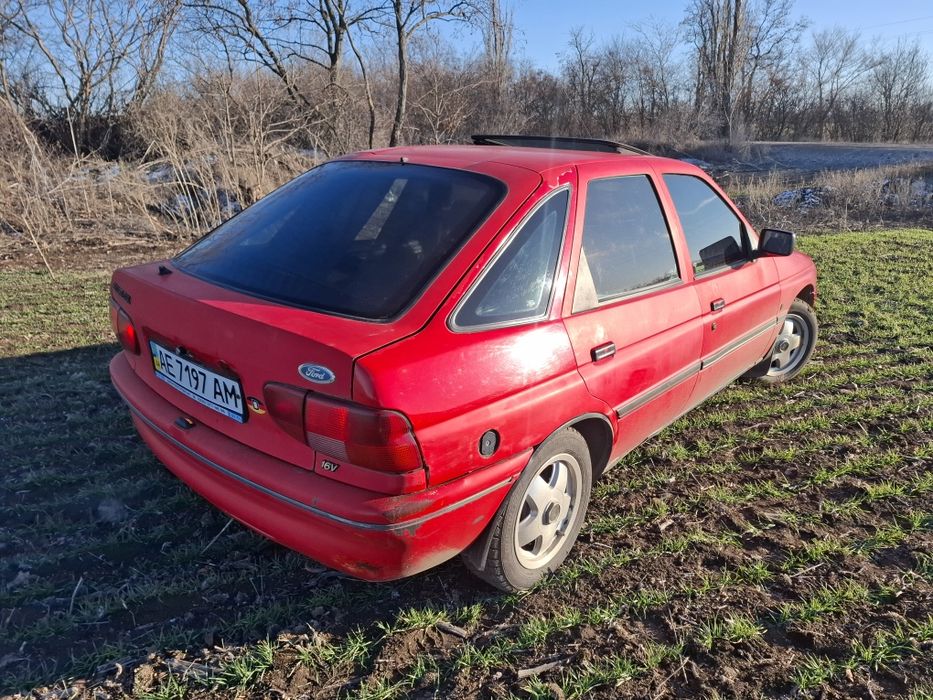 Продам Ford escort clx 1.8 1992