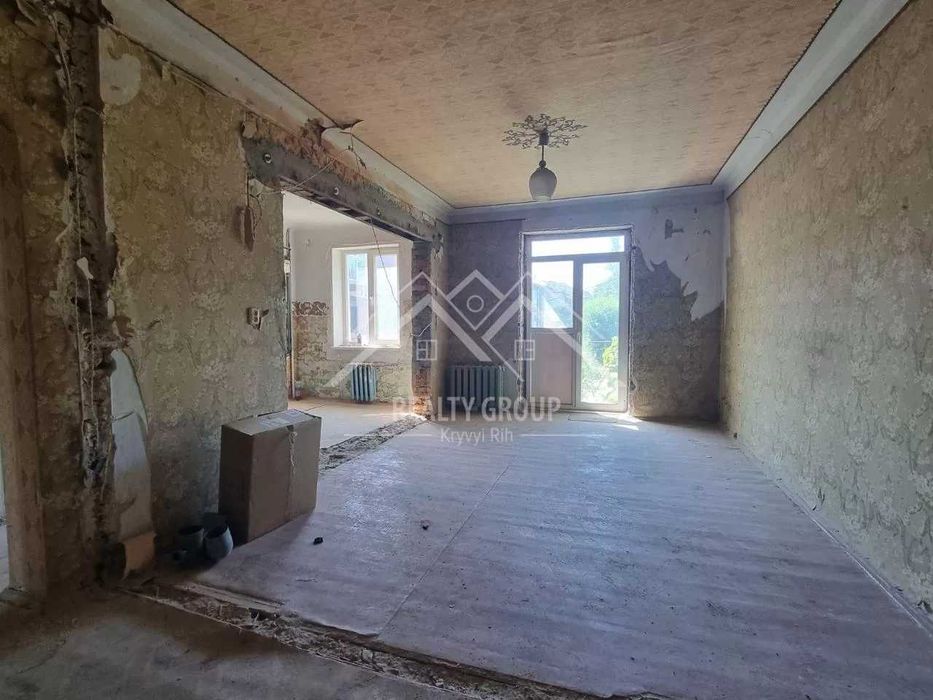 Продаж 2-кімнатної квартири в "сталінці"