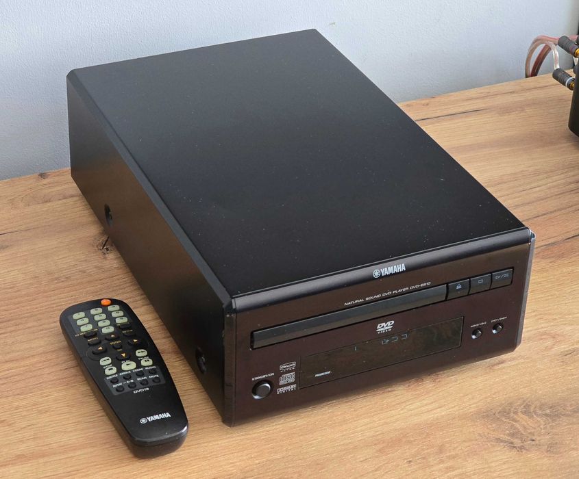 Yamaha PianoCraft DVD-E810 Odtwarzacz DVD/CD/MP3 z pilotem