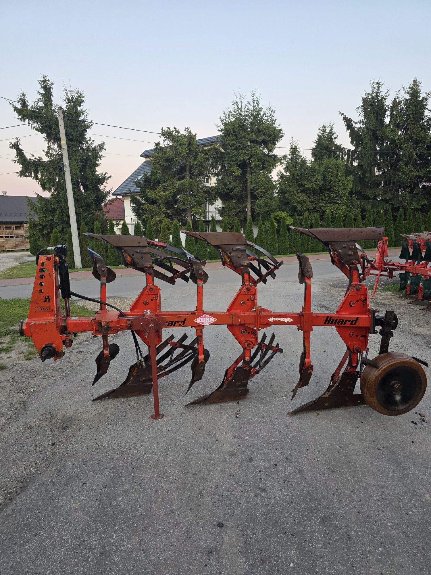 Pług Obrotowy 3 skibowy Kuhn Huard 2+1 Sprowadzony