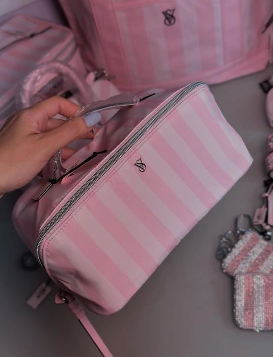 Косметички Victoria’s Secret