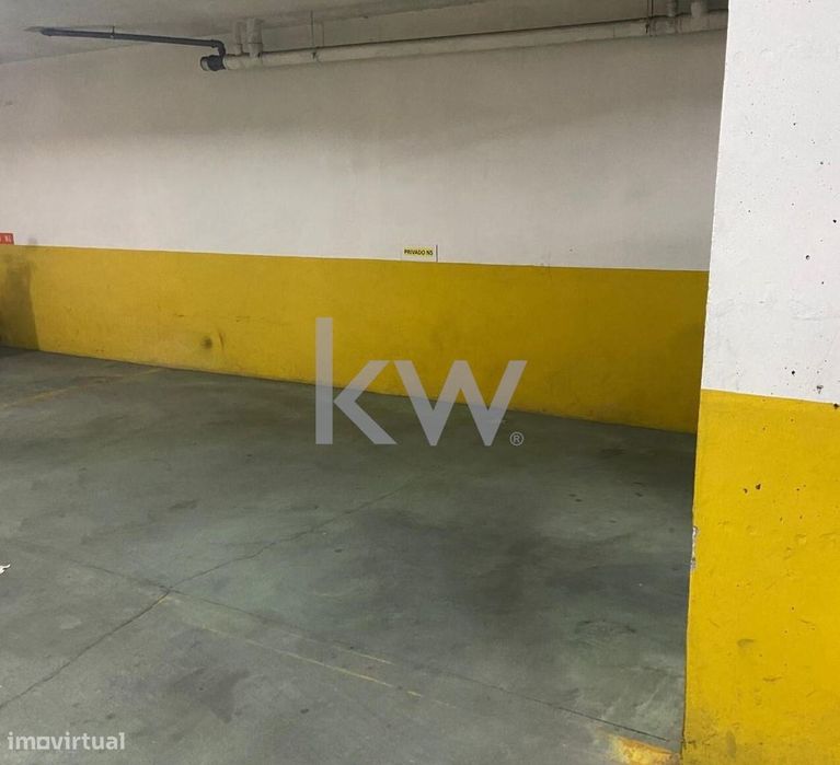 Lugar de Garagem à Venda em Torres Vedras – Segurança e Conveniênci