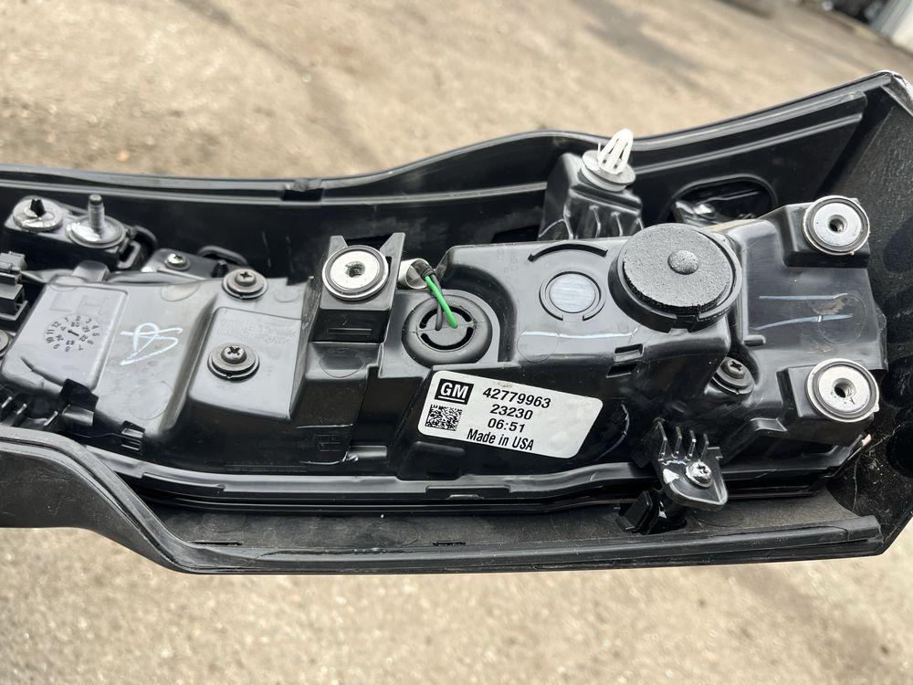 Chevrolet bolt euv 23 накладка бленда з стопами на ляду