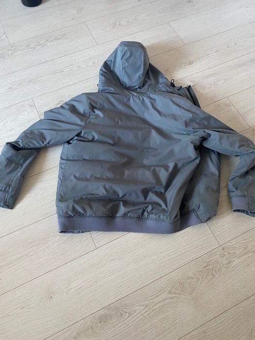 Продам куртку осеннюю Nike  в хорошем состоянии