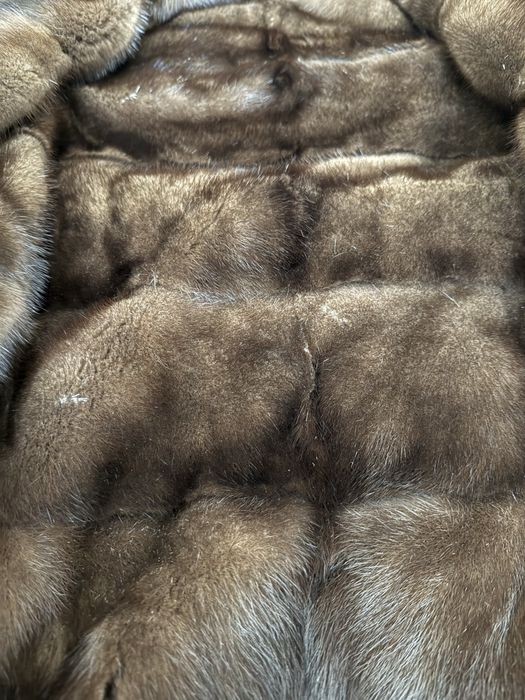 Норкова шубка з капюшоном