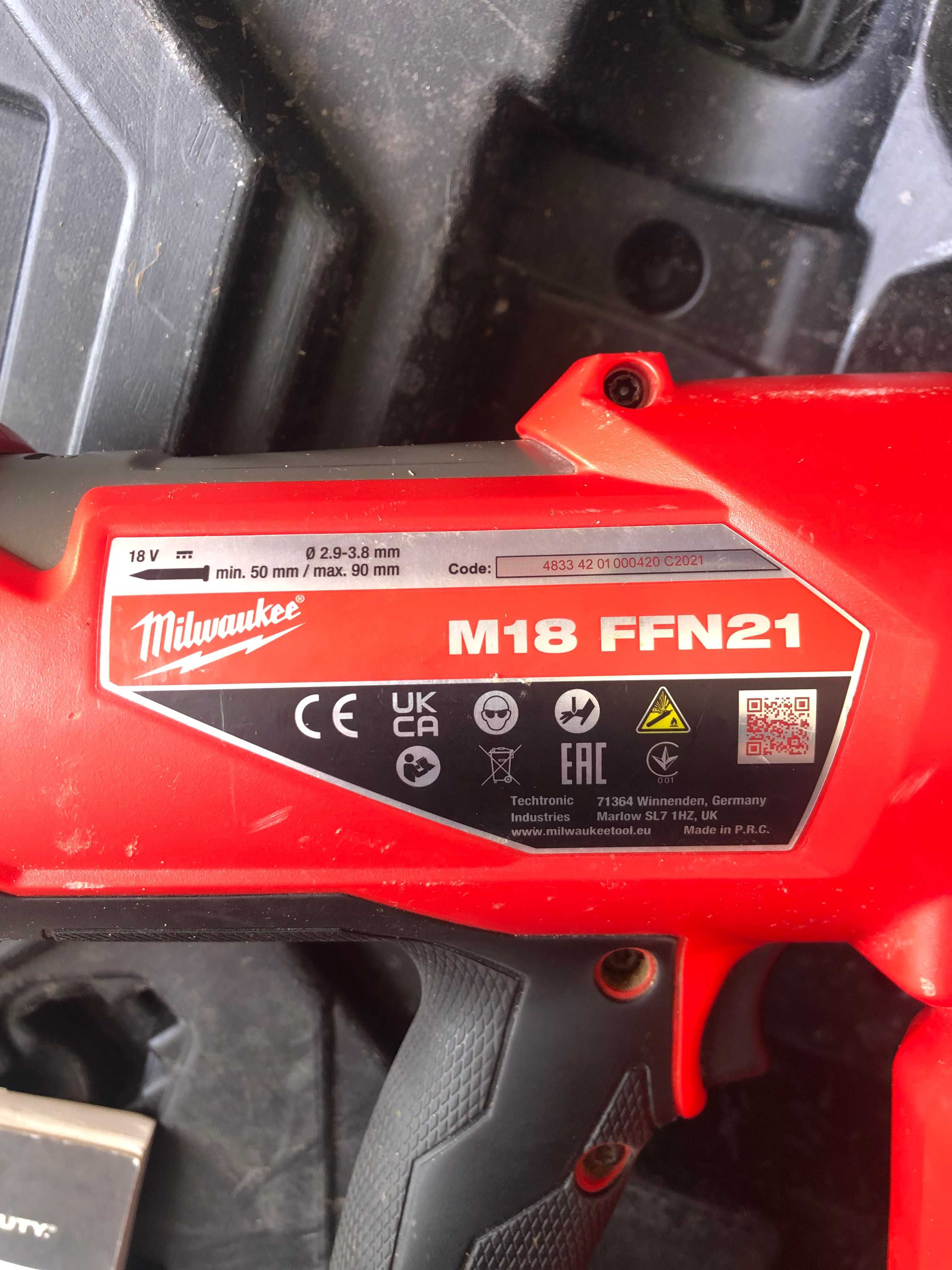 Gwoździarka akumulatorowa M-18 FFN21  + WALIZKA