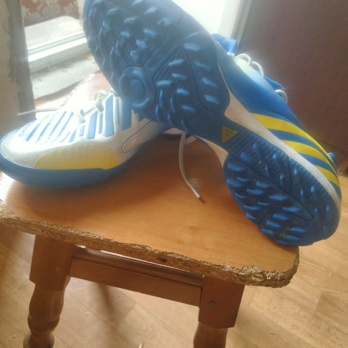 Кросівки чоловічі