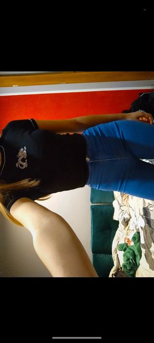 Crop top biały czarny Bershka w smoka