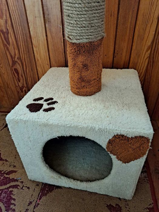 Когтеточка с домиком, б/у
