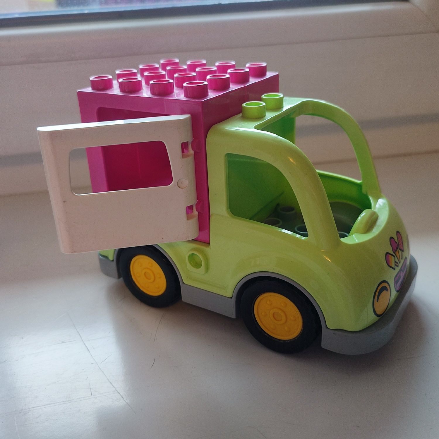 Машинка з морозивом транспорт Lego Duplo