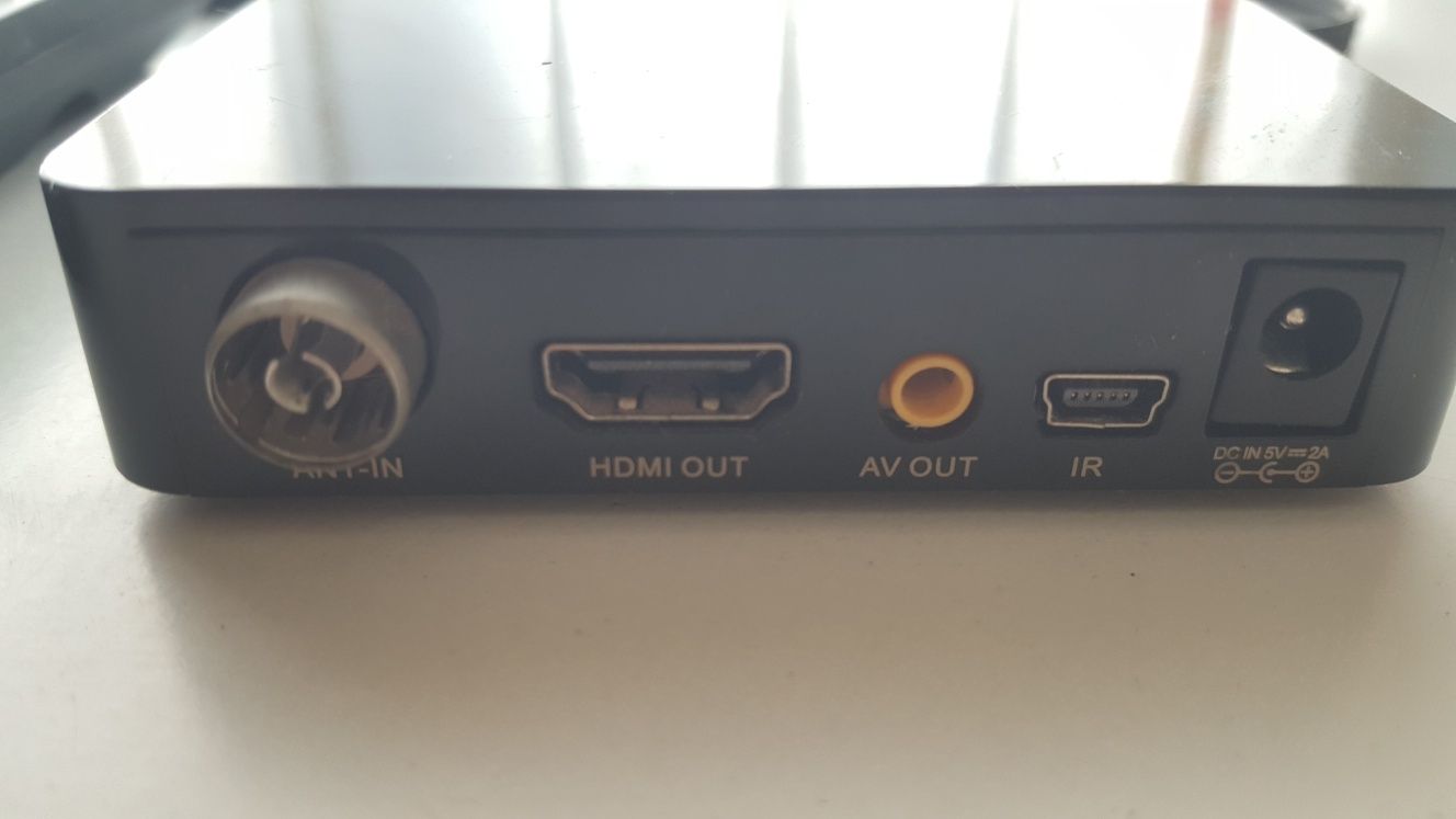 Т2 медіа тюнер ERGO DVB T2-302 + пульт + блок живлення, умовно робоча