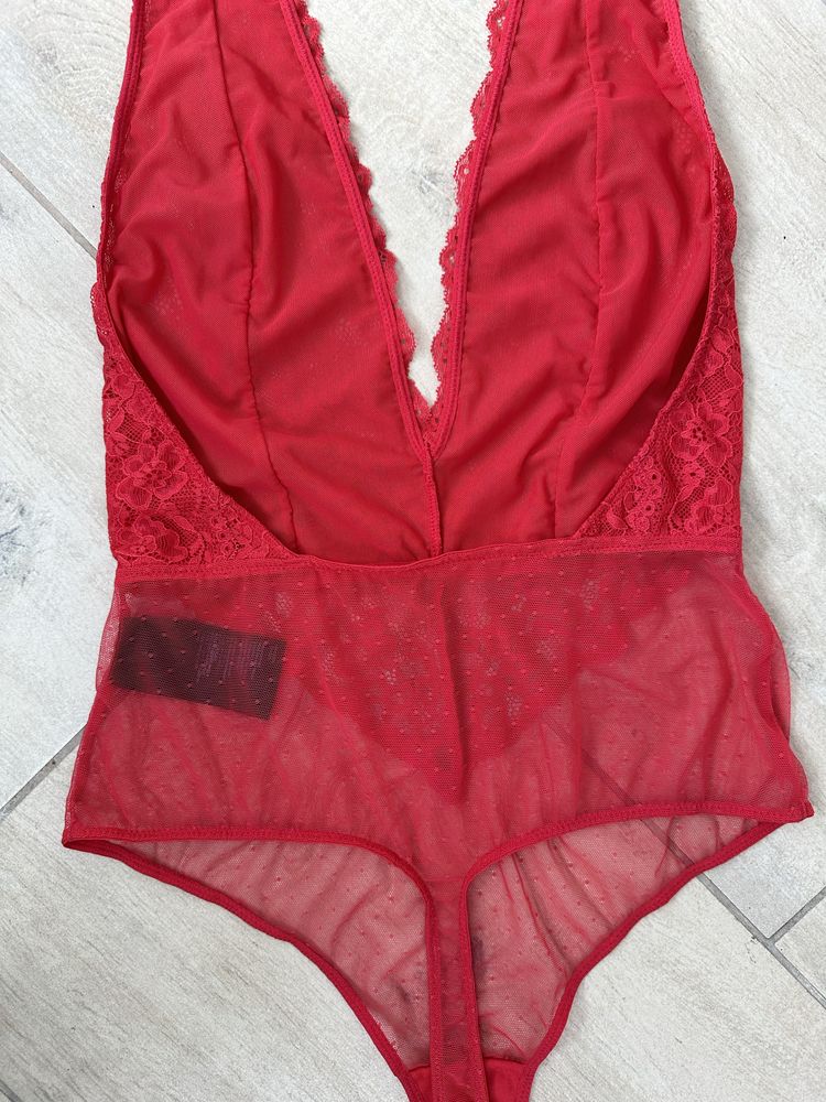 Красный боди со стрингами h&m р.s кружевной комбидресс