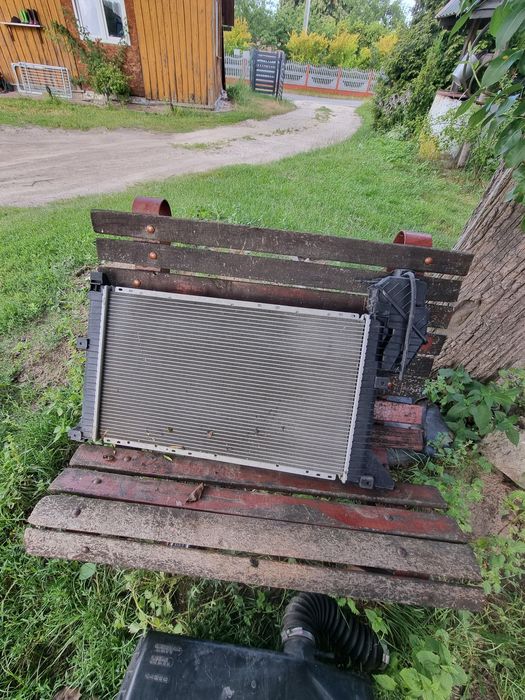 Chłodnica mercedes 509. 510. Obudowa filtra.