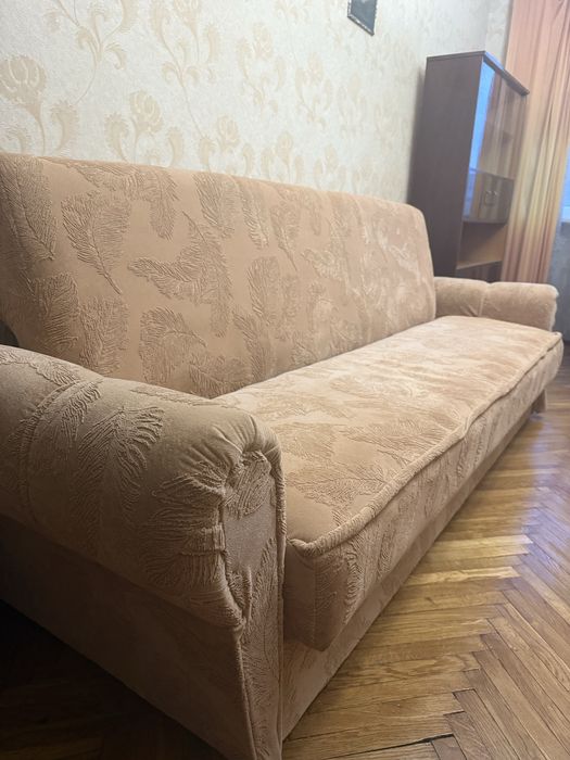 Диван для спальні, вітальні