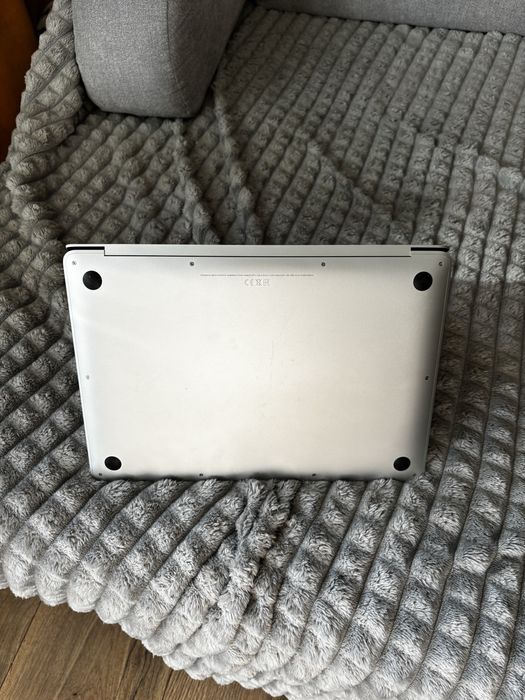 MacBook Air M1 (2022) – Lekkość, moc i styl w jednym!