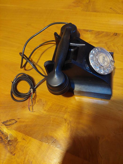 Telefone fixo de final dos anos 50 sec. 20. Baquelite preto. AEP 332