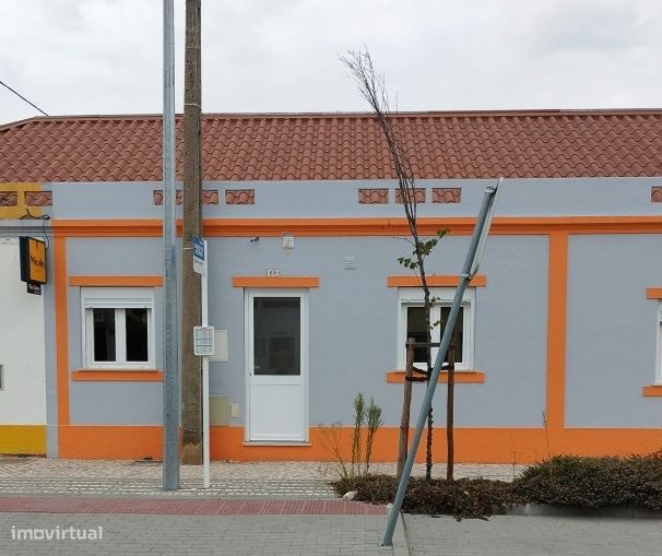 Moradia Com 2 Quartos E Quintal