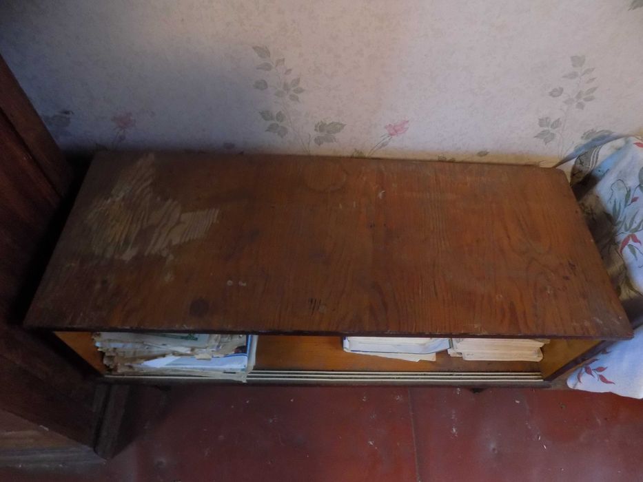 Тумба деревяна або трюмо