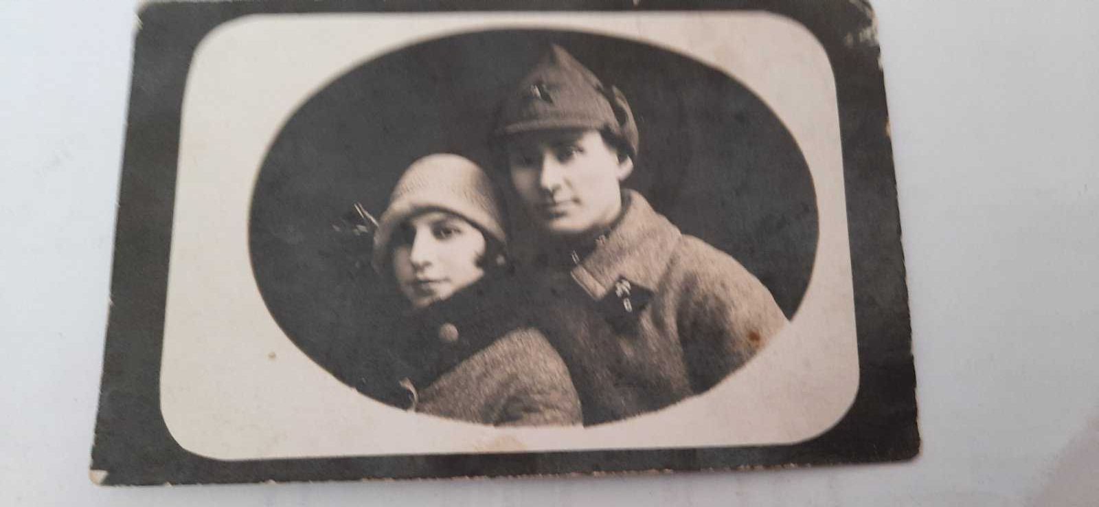 оригинальное  фото красноармеец в буденовке с девушкой СССР Киев 1930