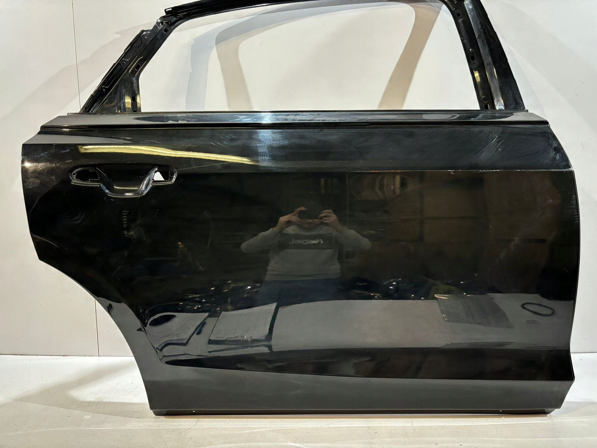 Audi A8 D5 4N Long drzwi tylne prawe czarne- 15956