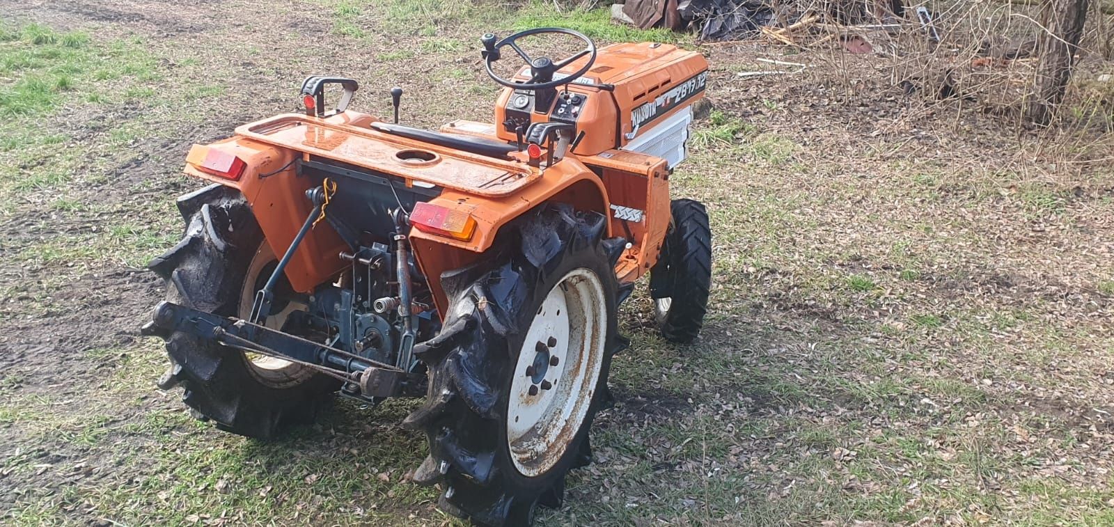 Traktorek Japoński sadowniczy, traktor kubota ZB 1702 , diesel