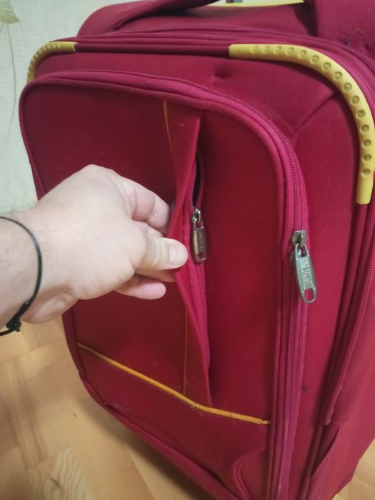 Продам отличный чемодан на колесах Leader Polo. Оригинал