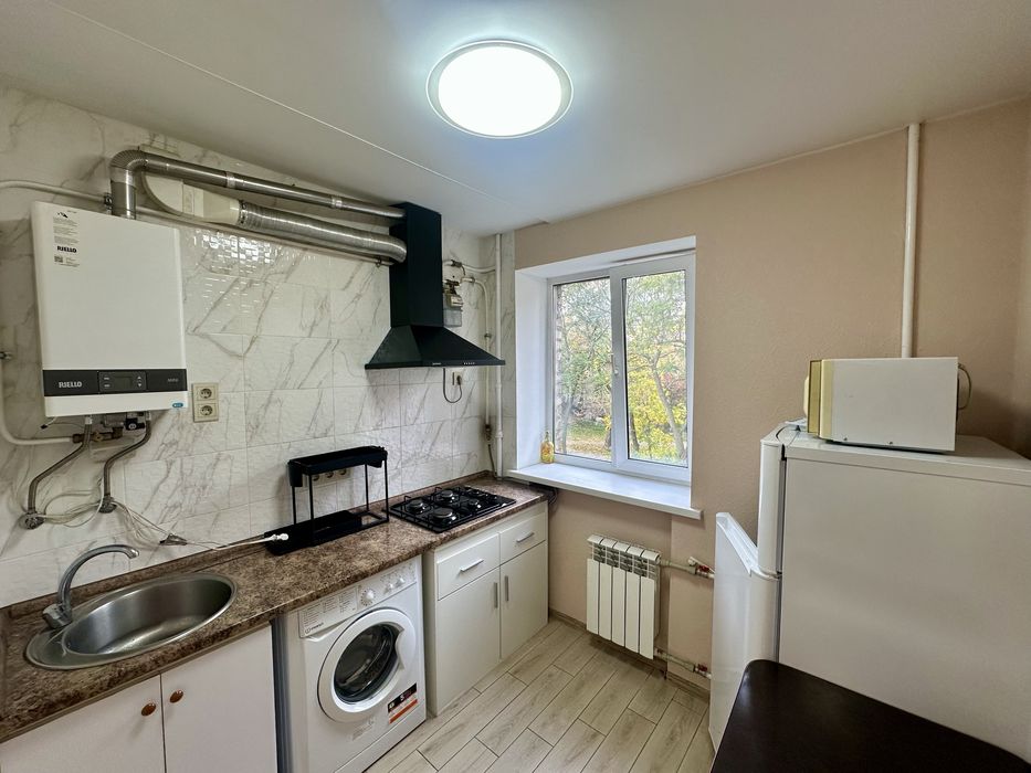 Продам 1 к кв в сталінці  Багговутівська Центр Світло не вимикають!