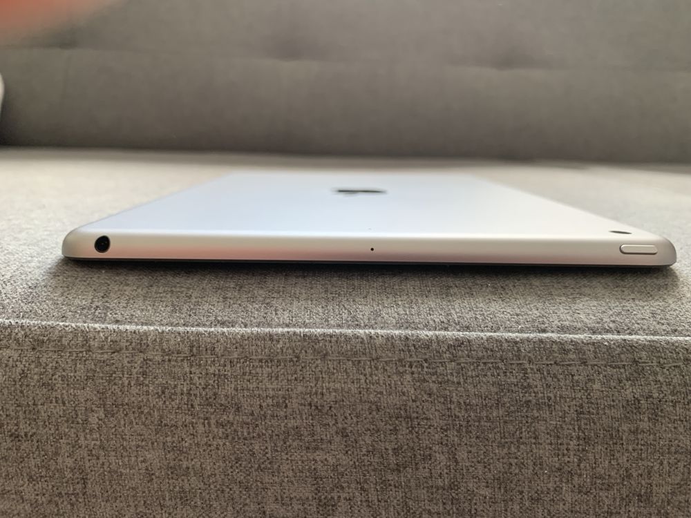 iPad (5th gen) A1822,128gb wifi