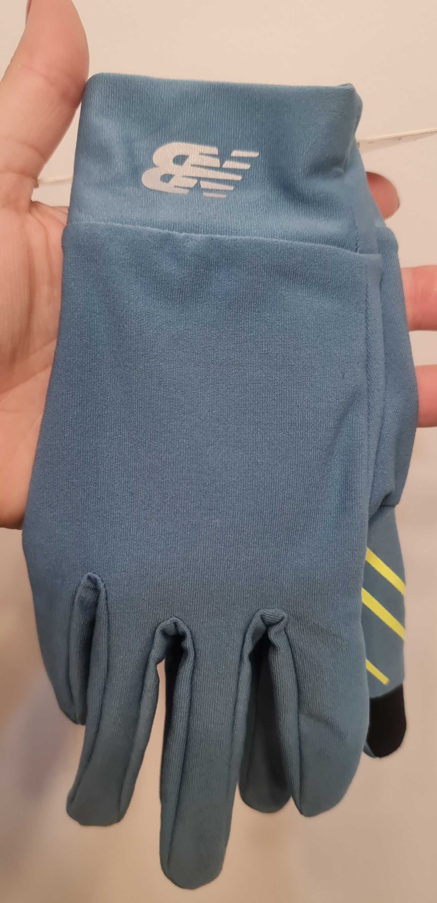 B. Rękawiczki sportowe New Balance rozmiar S/M niebieskie