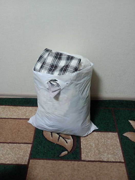 Пакет жіночого одягу, пересилаю