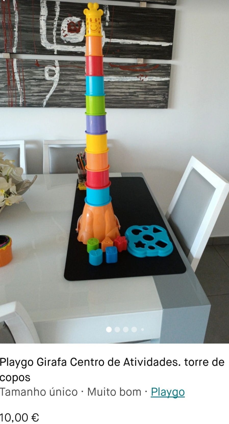 Girafa com copos empilháveis da playgo torre de copos