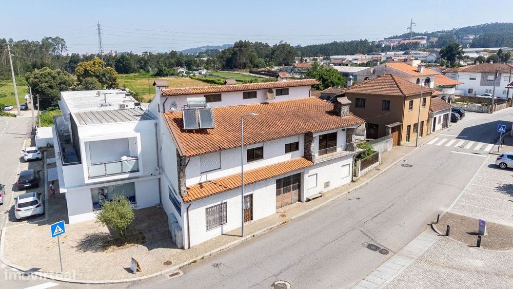 Moradia T4 com Armazém e Potencial de Negócio
