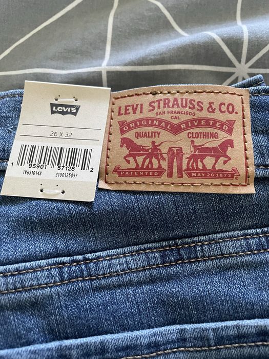 Джинси Levis 314  SHAPING STRAIGHT оригінал