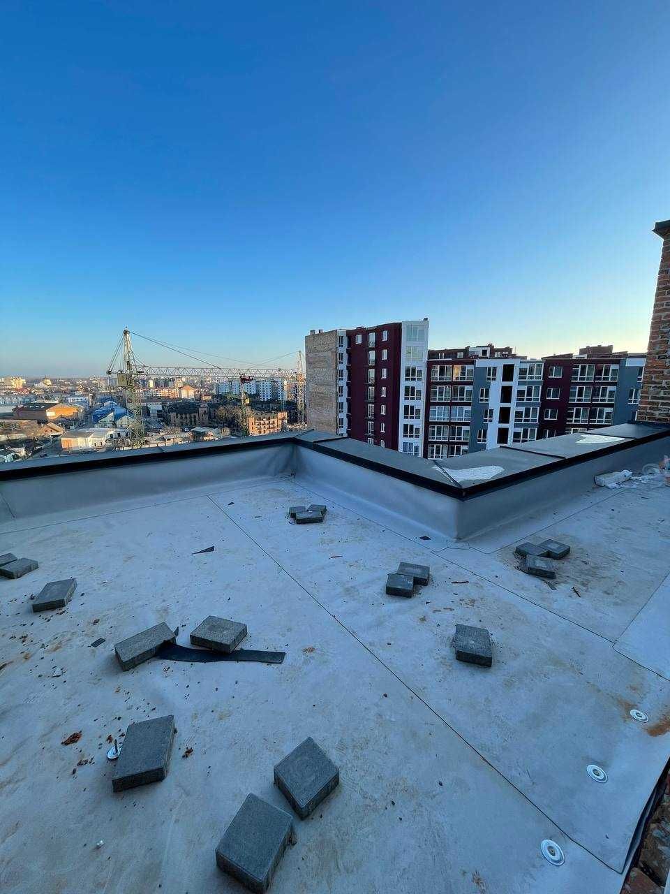 Простора і світла двохрівнева, 3-кім. квартира, з терасою в центрі