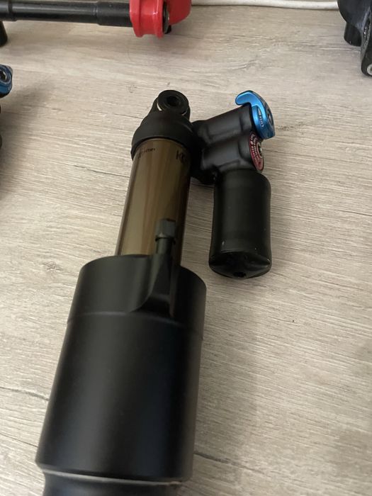 Продам амортизатори fox float x2